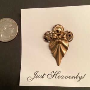 Beautiful little gold tone guardian angel pin – – hand made